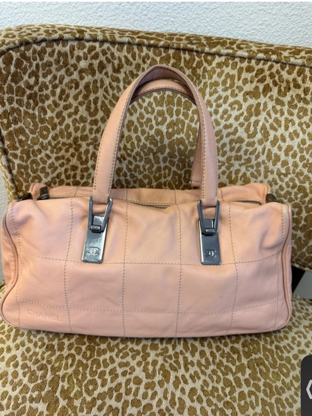 CHANEL elegant shoulder